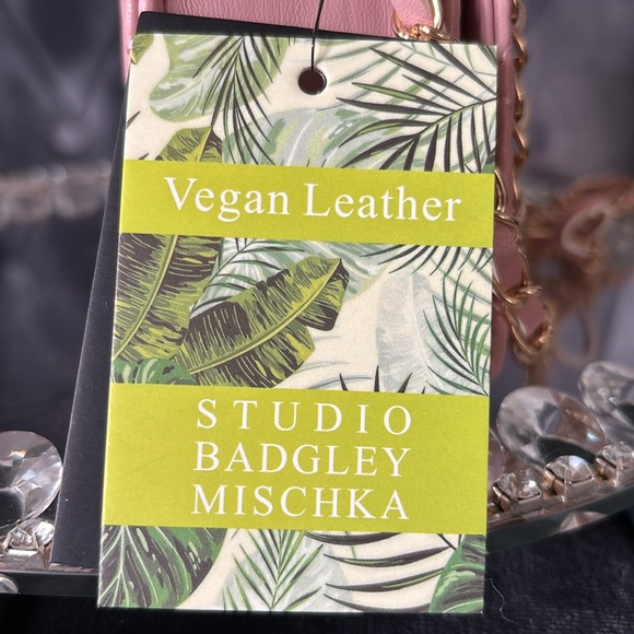 Badgley Mischka crossbody in vegan leather NWT - Picture 8 of 9